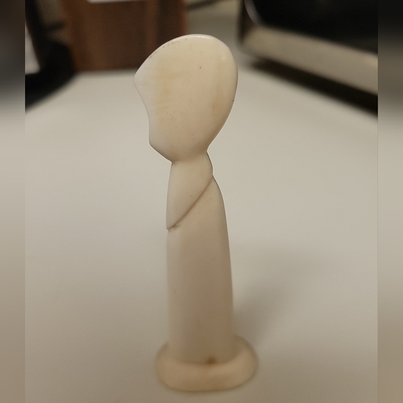 Genuine ivory like figurine of a child. - Picture 5 of 6